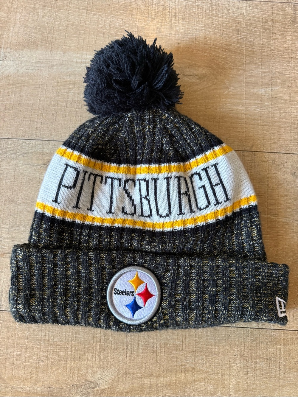 New Era NFL Pittsburgh Steelers Pom Beanie knit, patches Black Gold Sz large/XL